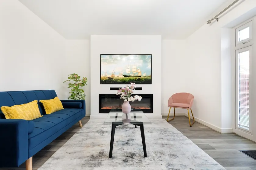 4BDR Luxury Stay - 2 Parking - Family Friendly - Image 1