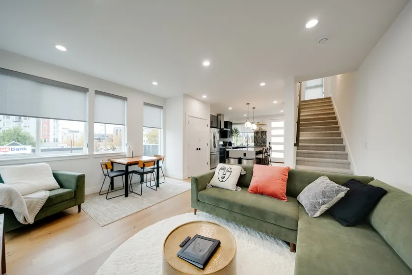 Entire Home in West Seattle! 3bd/2bath EV charging - Image 1