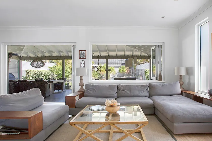 Victoria - Luxury Family Home With Pool Near Beach - Image 1