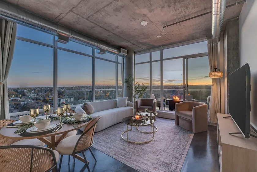 {The Lotus} Penthouse • Mountain View • King Bed - Image 1