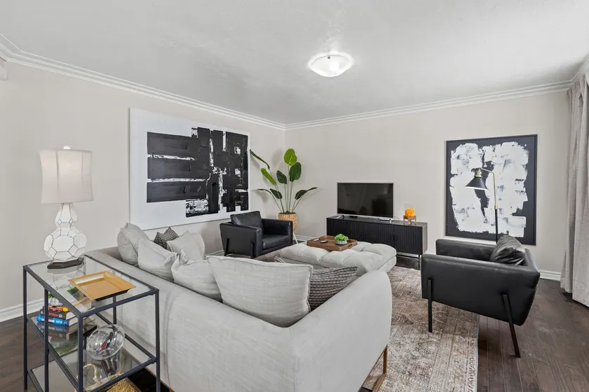 Modern 3 Bedroom Home Surrounded By Parks - Image 1