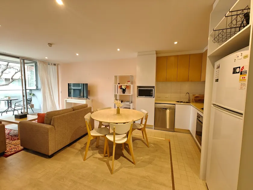 Luxury 2BR apartment in the heart of CBD - Image 1