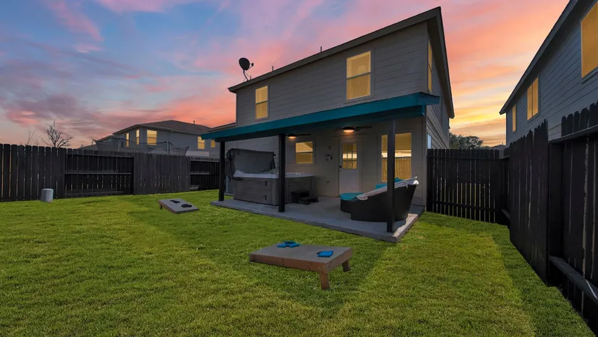 Spacious Modern Retreat + Spa - Image 1