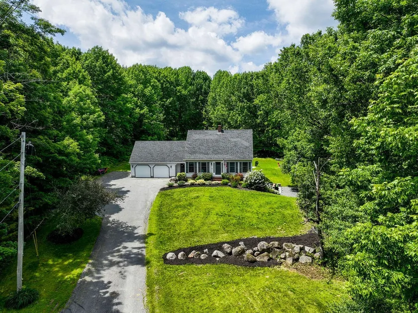 Peaceful home in Central Maine - Image 1