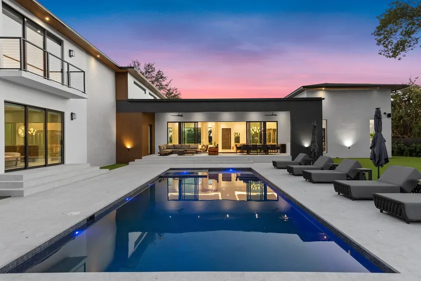 Sophisticated 9BR Villa Ruby - Image 1