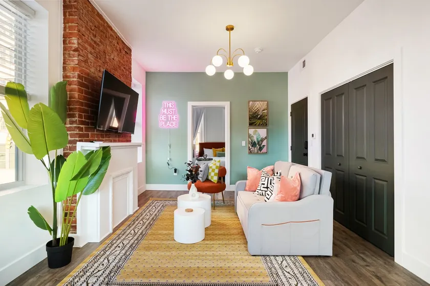 Comfor -Stylish 1BR+KingBed+New Ren - Image 1