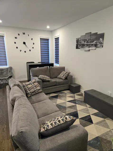 Lovely Modern 4 bedroom Townhome - Image 1