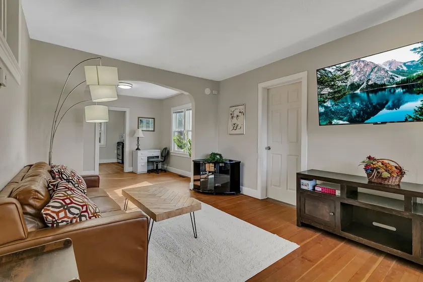 3br quiet, pet-friendly near the hospital/downtown - Image 1