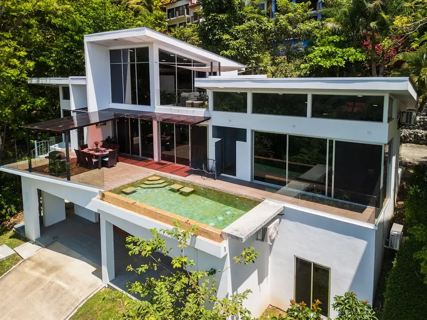 Modern 5BR Ocean View House with Infinity Pool - Image 1
