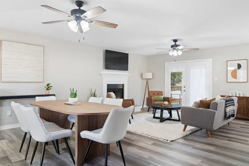 4 Bedroom House in Lake Forest - Image 1