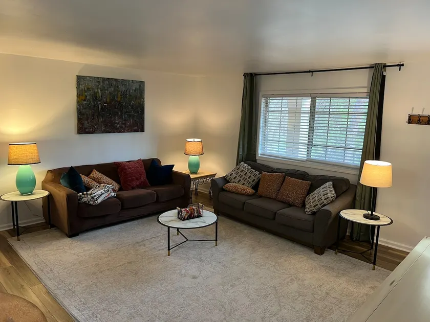 Peach of a Place 2BR 2BA - Image 1