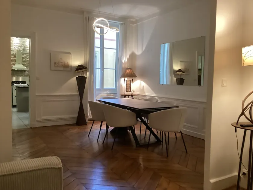 Character apartment in the 6th arrondissement - Image 1