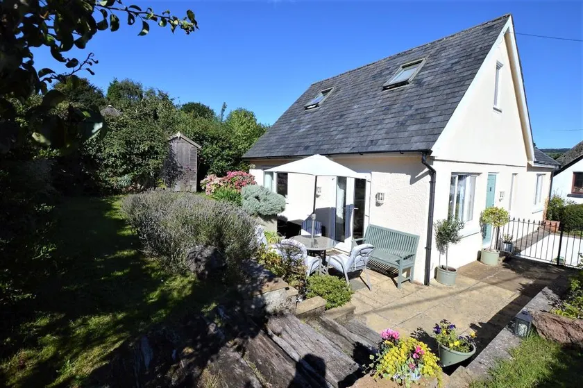 Devon Coast, near Shaldon, sleeps 6, dog friendly - Image 1