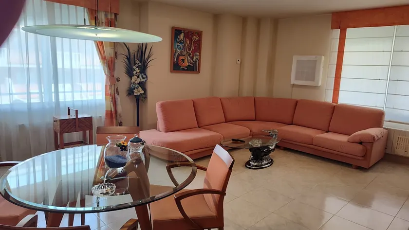 Air-conditioned terraced house 100 meters from the sea. - Image 1