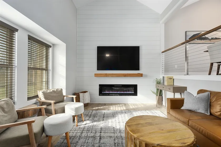 Picture Perfect Modern Farmhouse on 7 acres! - Image 1