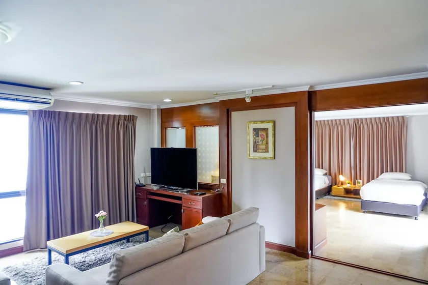 Young place apartment 4 bedrooms in sukhumvit 23 - Image 1