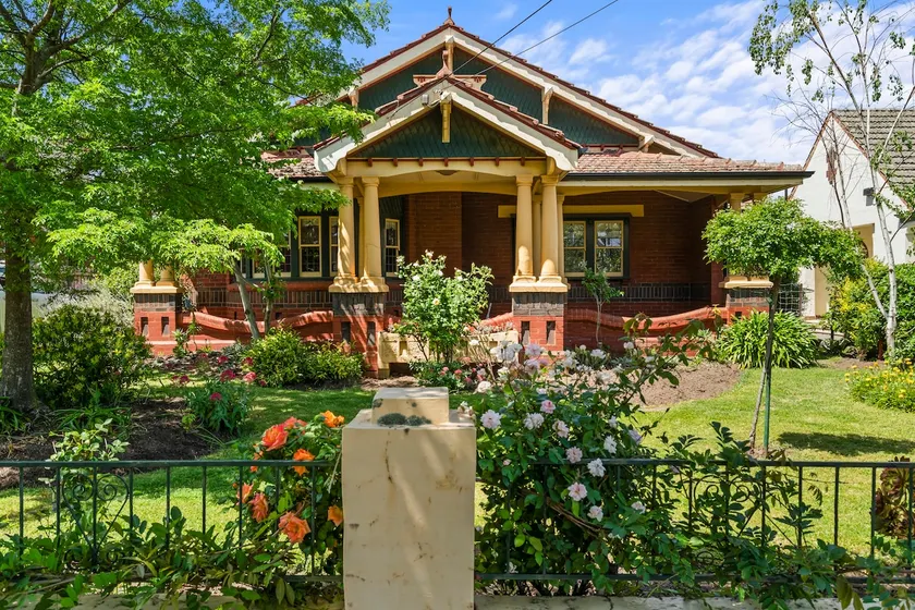 Spacious heritage home - Image 1