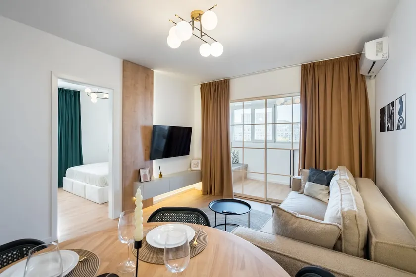 Sunset Apartment | Parliament View - Image 1