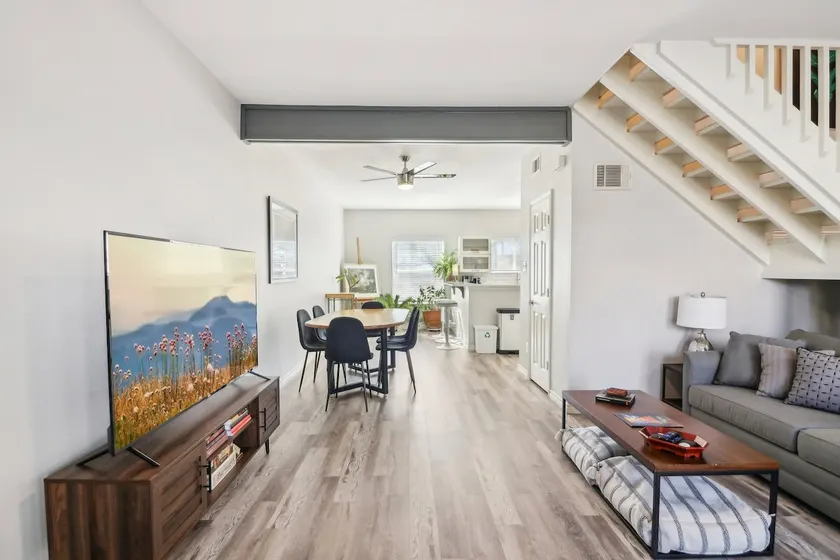 Spotless home w/ 2 Car Garage, 4 mins to Downtown - Image 1