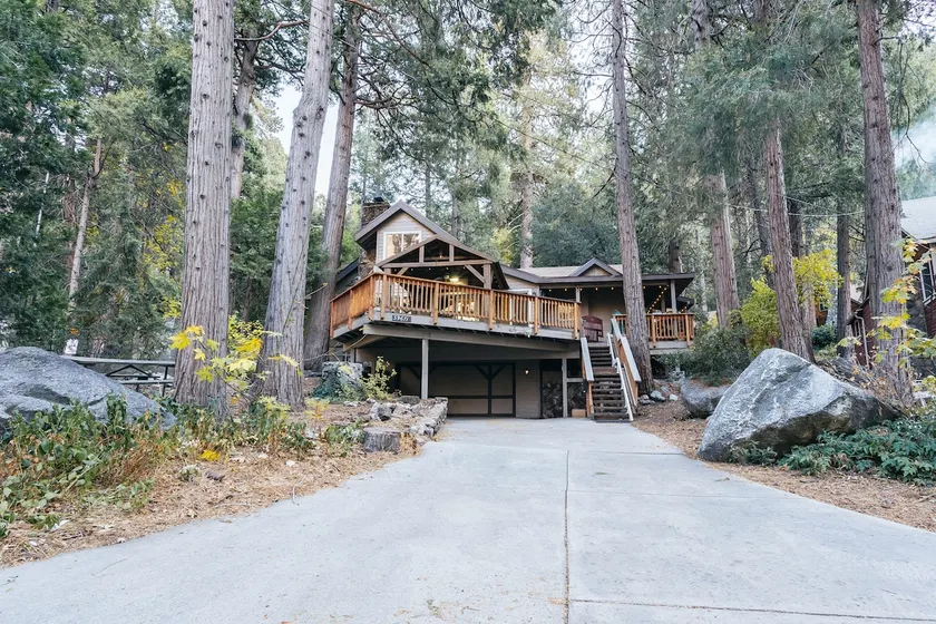 Winter Falls Cabin-Stunning Views - Image 1