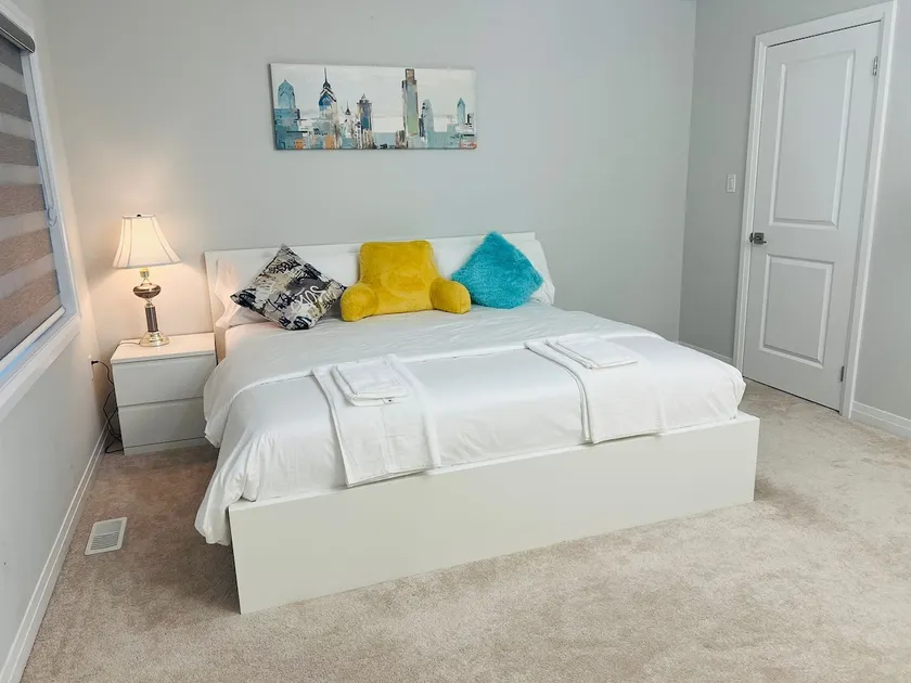 Private Brantford Home ~ Relax & Unwind in Comfort - Image 1