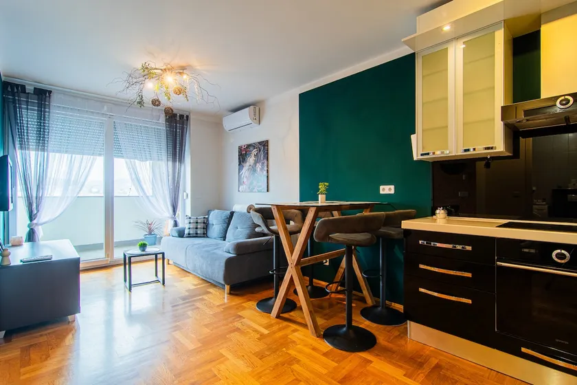 Flexible SelfCheckIns 114 - Zagreb - Bedroom - Loggia - Image 1