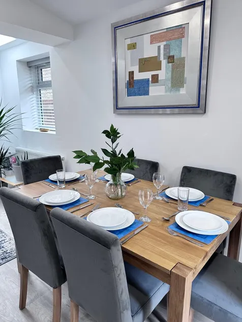 Modern garden retreat— near WFJ, ensuite & parking - Image 1