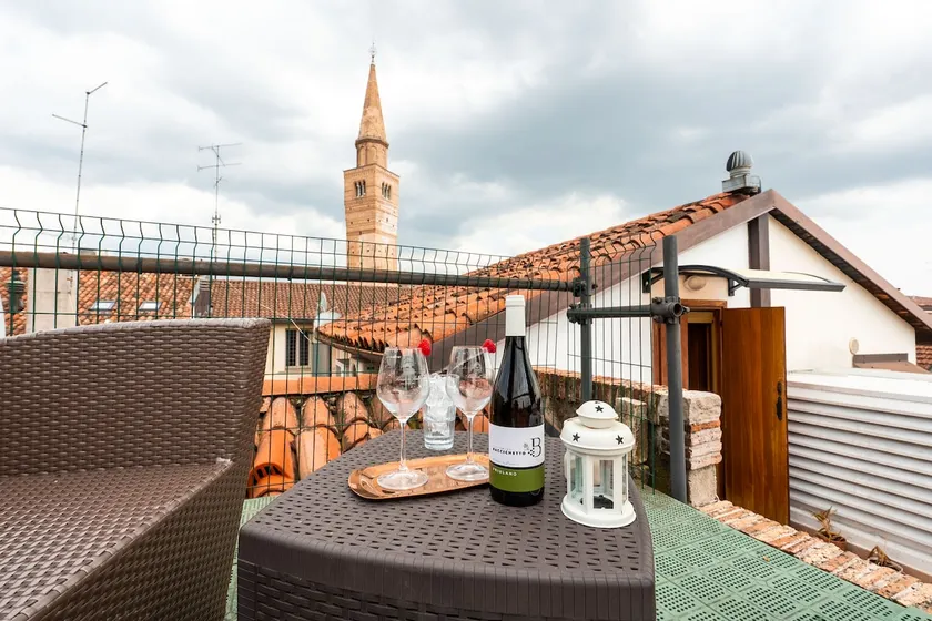 Central View, Cozy Elegant + Rooftop - Image 1