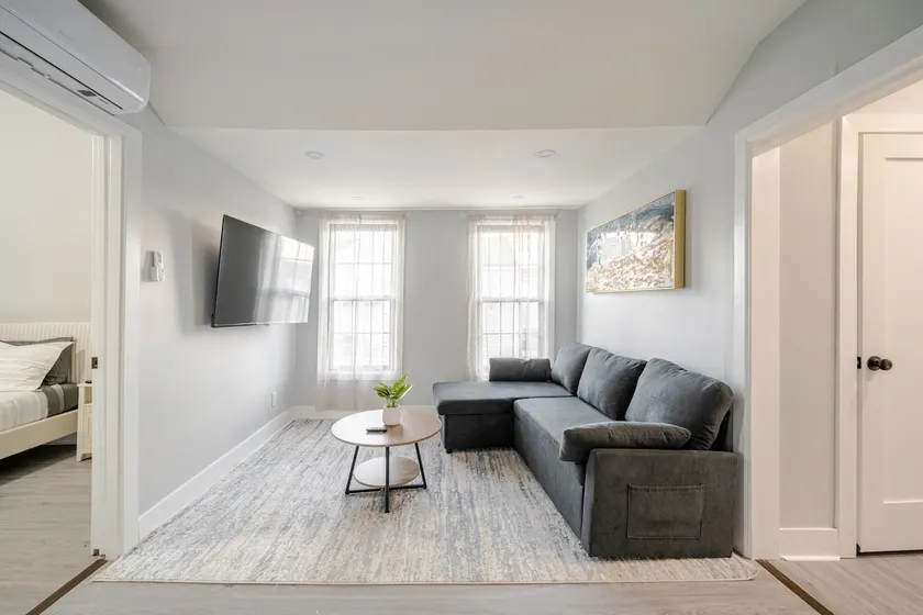 Modern Renovated 2bdr Apt in Prime BlackRock - Image 1