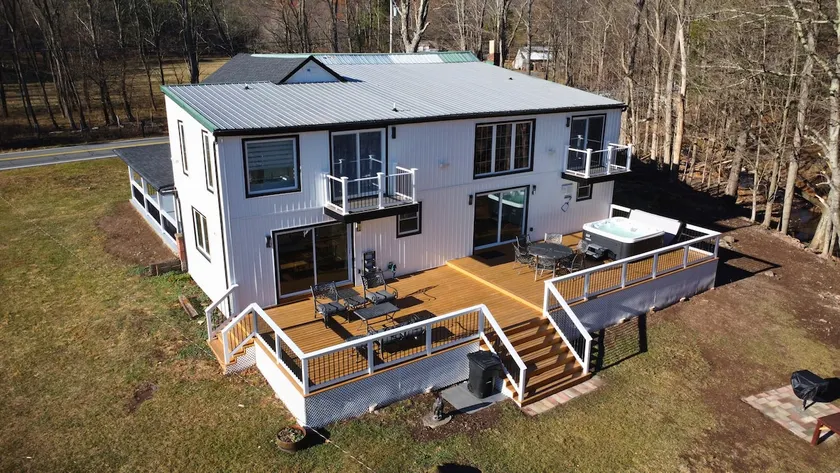 Catskills Escape! Hot Tub, Massage Chairs & Games - Image 1