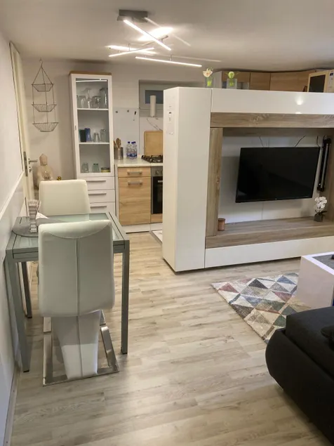 2-room apartment in Mochenwangen - Image 1
