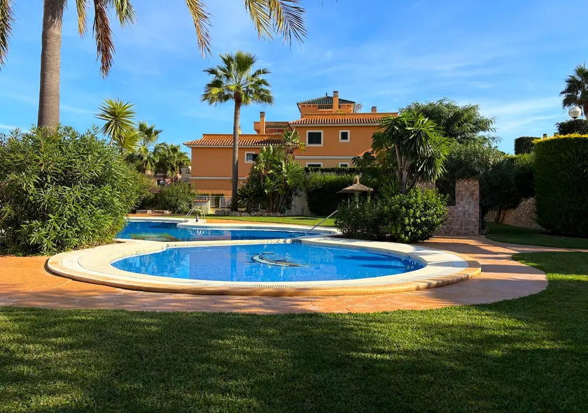 Fantastic family holiday apartment, terrace & pool - Image 1