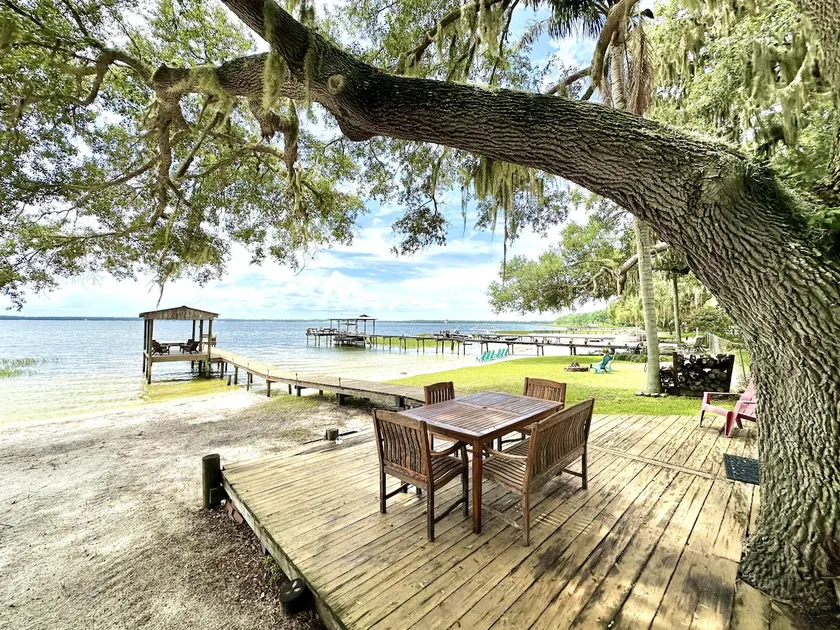 Cozy Lake House on Lake Weir - Image 1