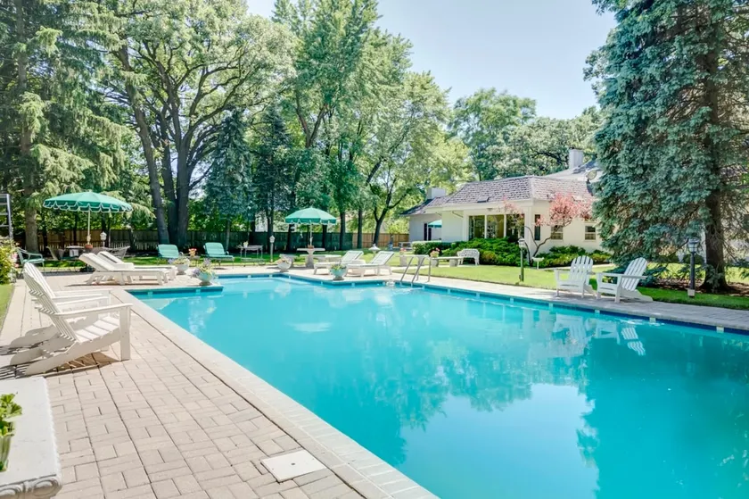 Plains/Chicago Midcentury Guest House - Image 1