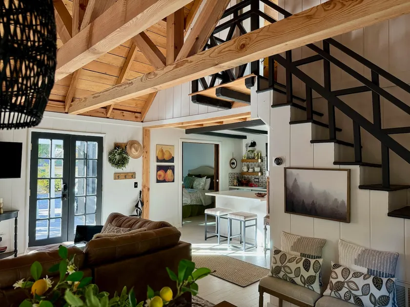 Vintage Charm & Modern Luxury w/Lake Access - Image 1