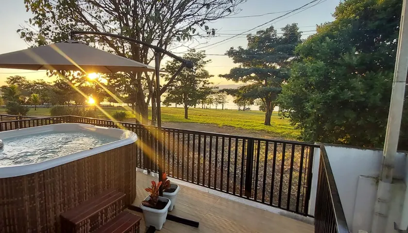 Facing the Reservoir with a SPA, 5 minutes from downtown - Image 1