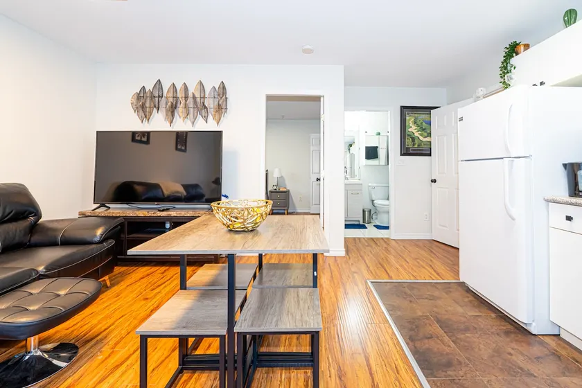 Spacious Luxury Cozy Retreat in Mount Pleasant - Image 1