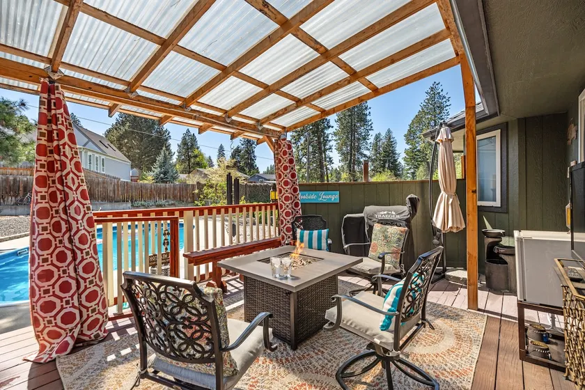 Family Pool Oasis • 10 Guests - Image 1