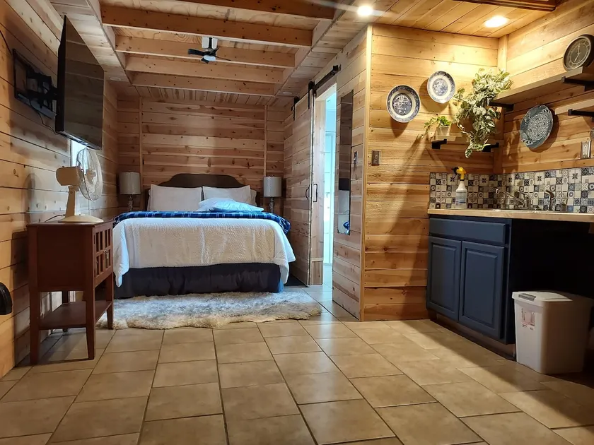 Luxury Cabin Near Oracle - Image 1