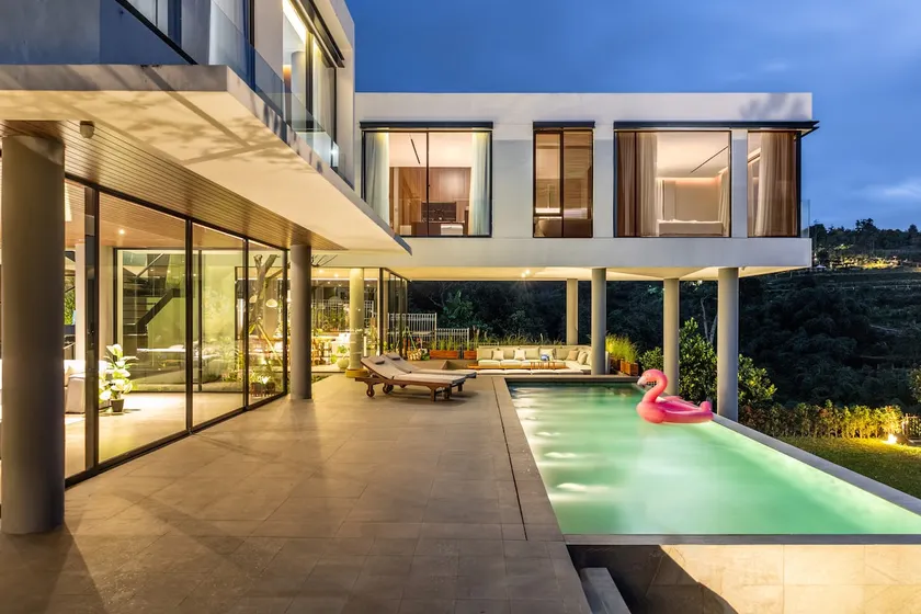 BugenVilla Bandung, 4BR, Heated Swimming Pool - Image 1