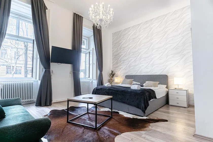 Affordable Hotel Room with City view | Mariahilfer - Image 1