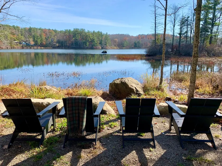 Four-Season Luxury Lakefront Cabin Close to Camden - Image 1