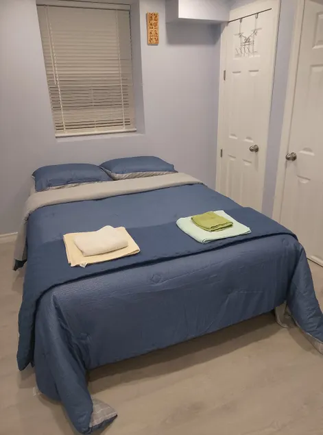 Midtown Toronto suite - Image 1