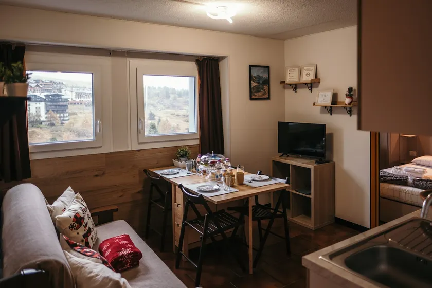 Retreat with a view of the Alps, 300 meters from the ski slopes. - Image 1