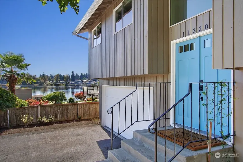 Modern Silver Lake Home, Everett - Image 1