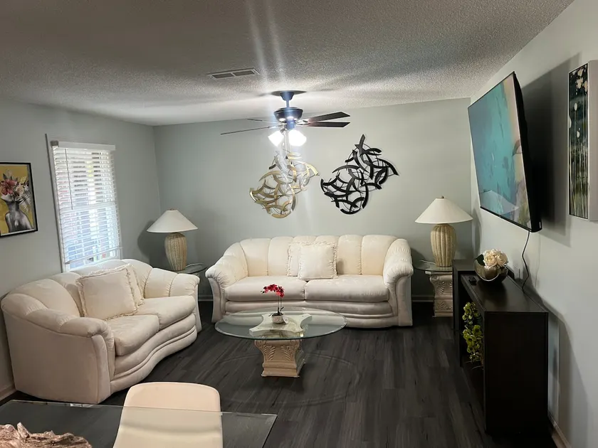 D Green oaks unit 12 Min to Downtown - Image 1