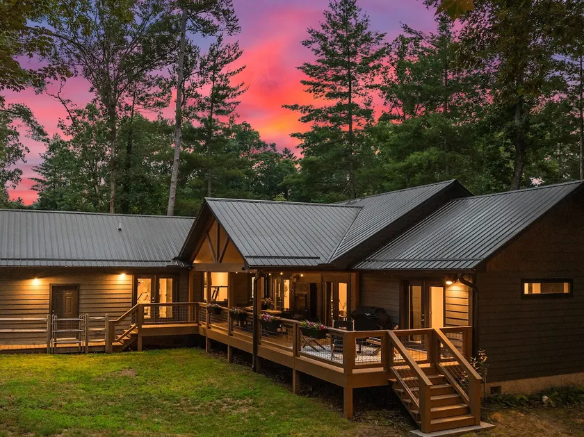 2 mi. to Downtown•Game Room•Sauna•HotTub•FirePit - Image 1