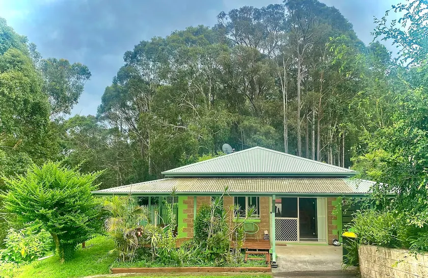 bush/beach cottage, - Image 1
