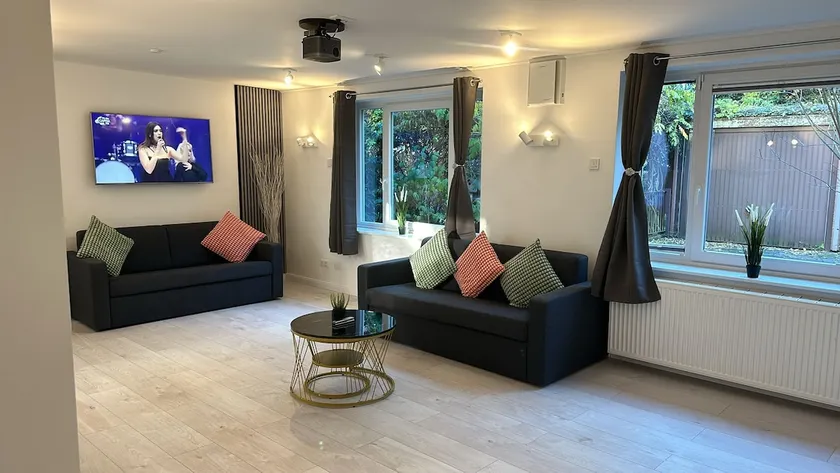 Apartment in Alexanderstraße - Image 1