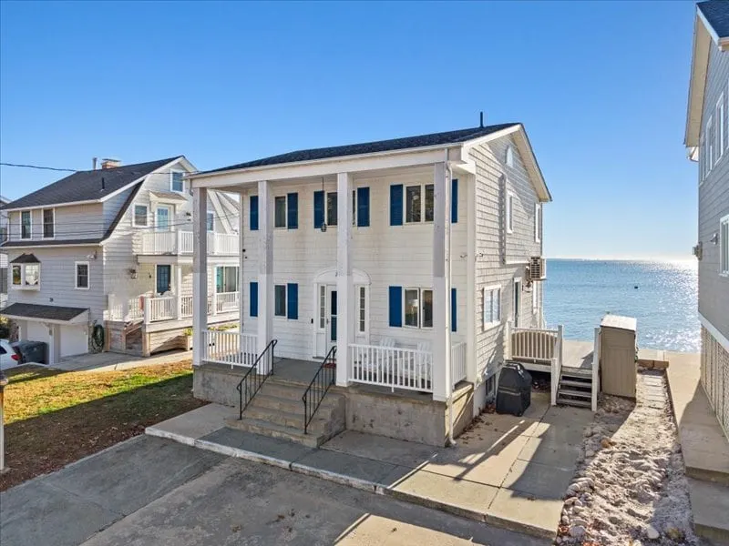 Direct Waterfront Beach House with panoramic views - Image 1